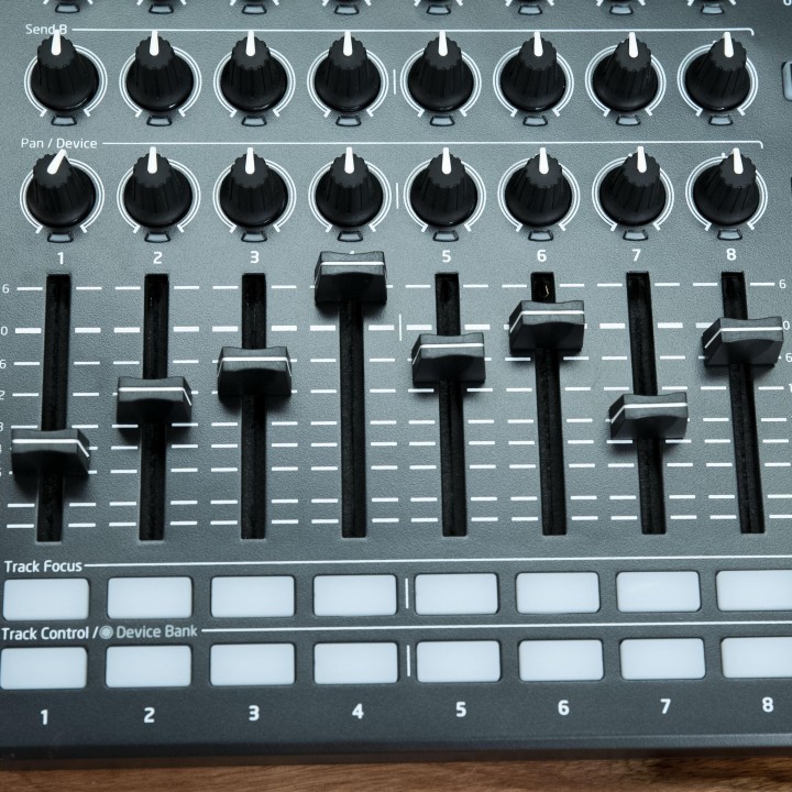 Novation - LAUNCH CONTROL XL MKII BLACK