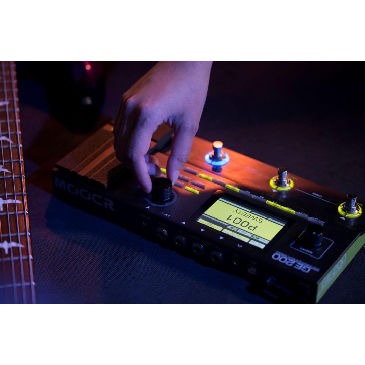 MOOER - GE200 MODELADOR Y MULTI-EFECTOS