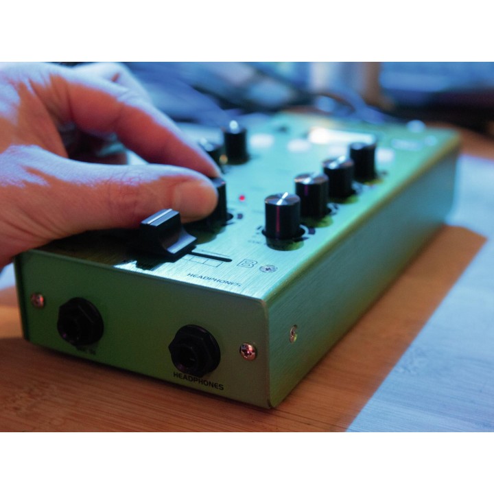 Omnitronic - GNOME-202P Mini Mixer green - Mesa de Mistura | Z-Bombilla