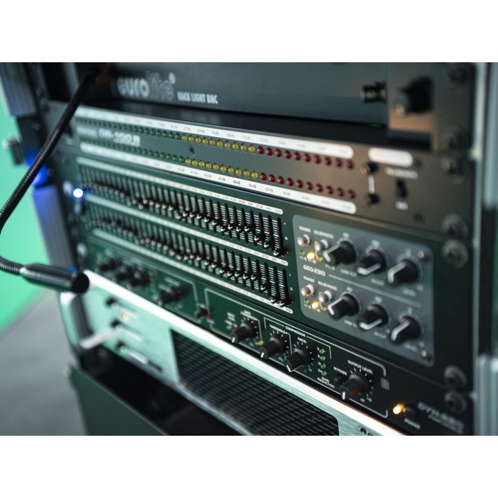 Omnitronic - A-3603 Class-D 2.1 Amplifier - Amplificatore Stereo - 251w to 450w @8 Ohm | Z-Bombilla