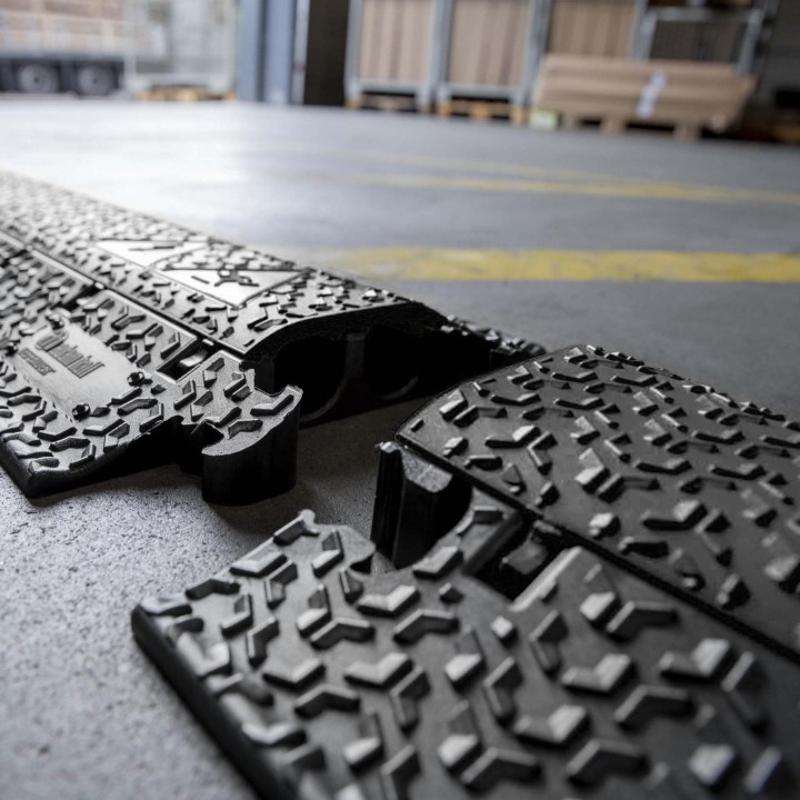 Defender - MICRO 2 BLK - Cable Protectors | Z-Bombilla